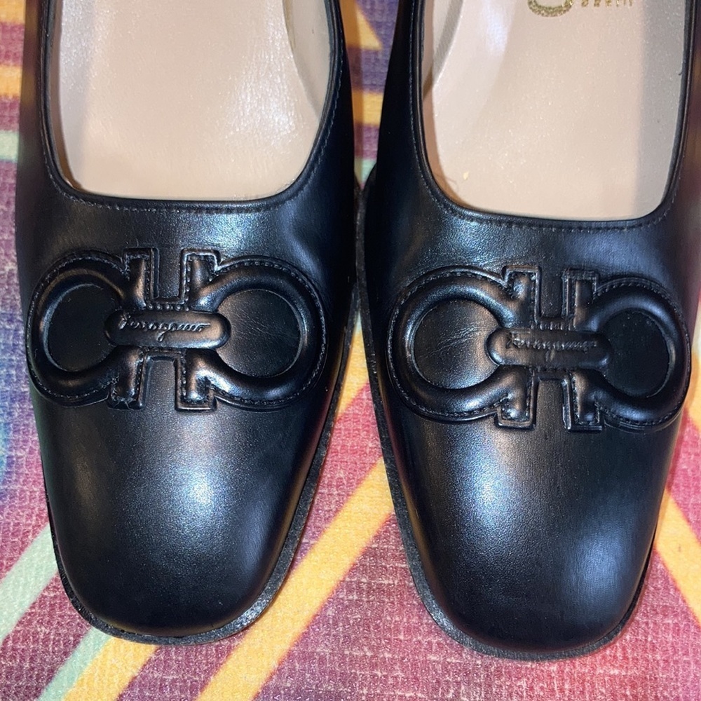 Salvatore Ferragamo Black Leather Heeled Pumps with Signature Gancini Detail - Picture 2 of 13